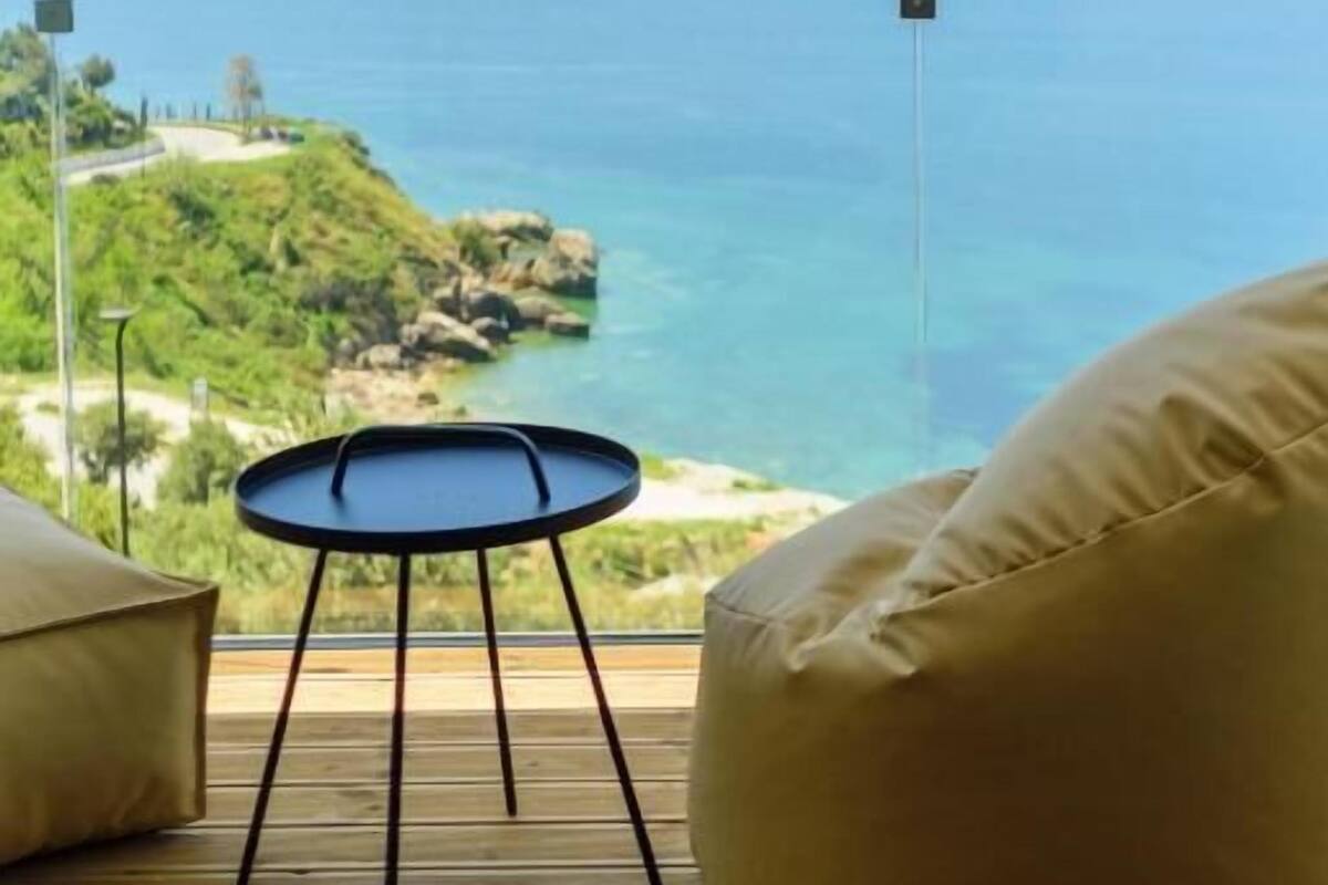 Double Room, Sea View | Desk, WiFi (free), bed sheets