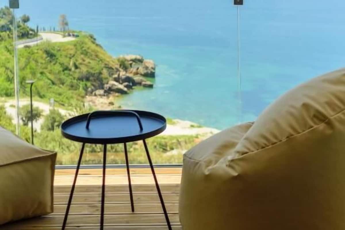 Double Room, Sea View | Meja, Wi-fi percuma, cadar katil