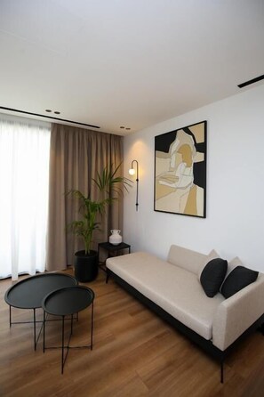 小型开间套房, 海景 | 办公桌、免费 WiFi、床单