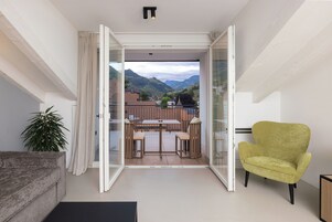 Exclusive Apartment | Premium bedding, down comforters, pillowtop beds, in-room safe