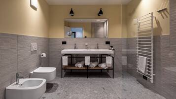Family Condo | Bathroom | Shower, rainfall showerhead, free toiletries, hair dryer