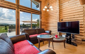 Smart TV, fireplace - Amazing home in Ravna Gora with sauna (Ravna Gora)