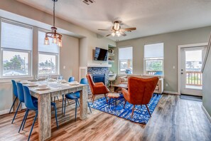 Interior - 3 Ensuite Suites + Game Lounge | Walk Cliffs | Sleeps 6 (Depoe Bay)