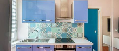 Refrigerador, microondas, horno, placa de cocina