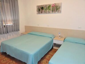 2 chambres, coffres-forts dans les chambres, draps fournis