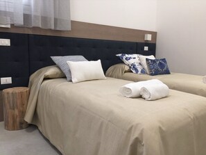 1 bedroom, desk, soundproofing, WiFi