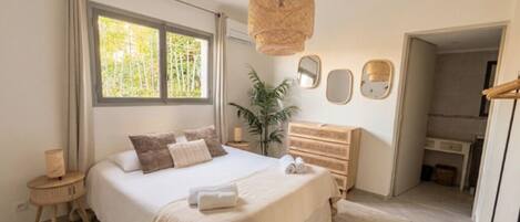 4 Schlafzimmer, Schreibtisch, Bügeleisen/Bügelbrett, Reisekinderbett