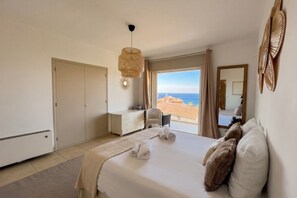 4 Schlafzimmer, Schreibtisch, Bügeleisen/Bügelbrett, Reisekinderbett
