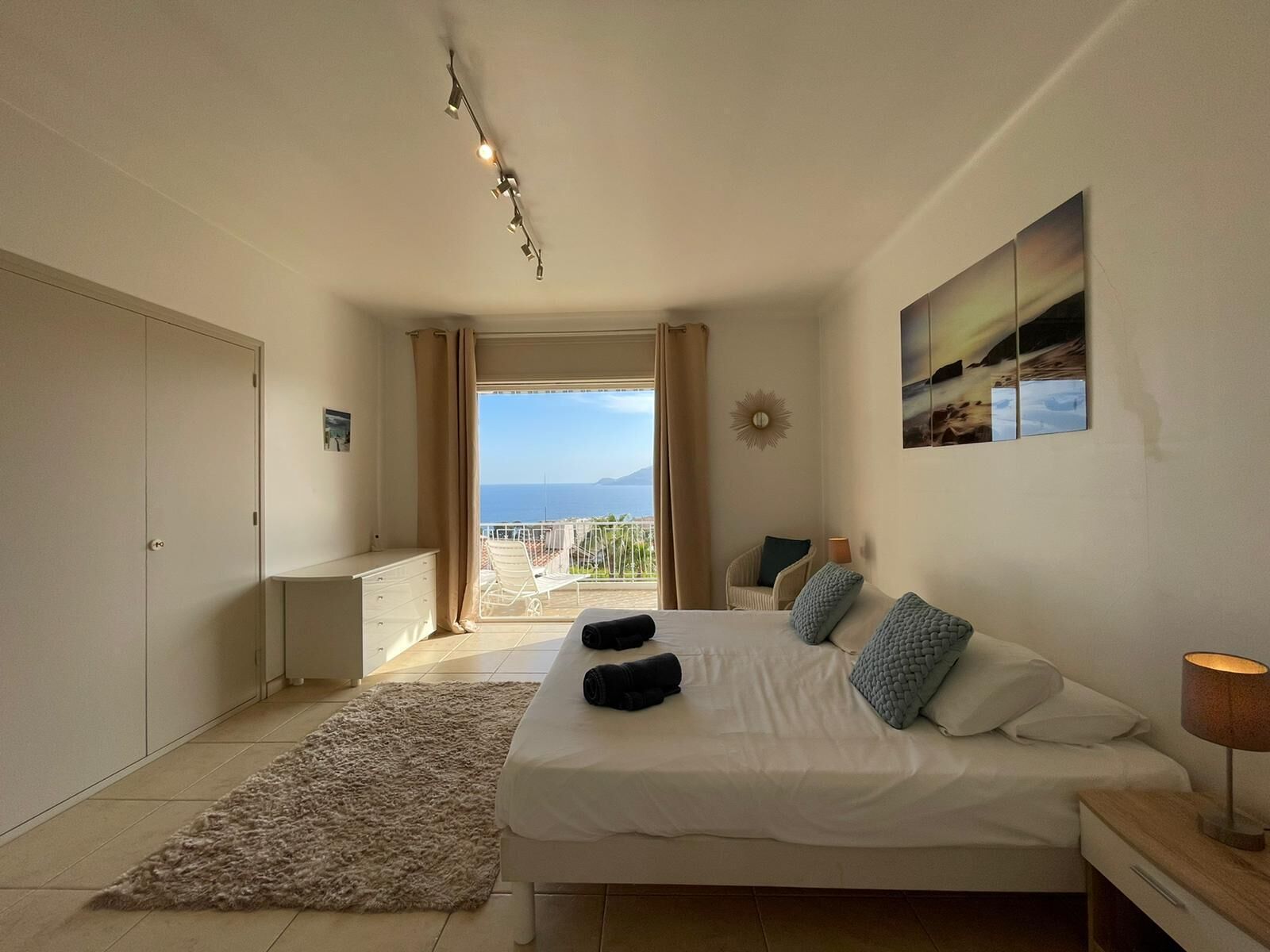 4 Schlafzimmer, Schreibtisch, Bügeleisen/Bügelbrett, Reisekinderbett