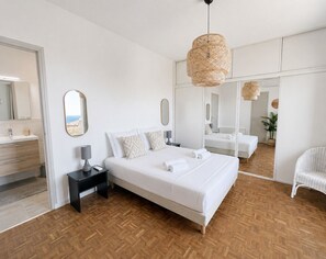 4 Schlafzimmer, Schreibtisch, Bügeleisen/Bügelbrett, Reisekinderbett