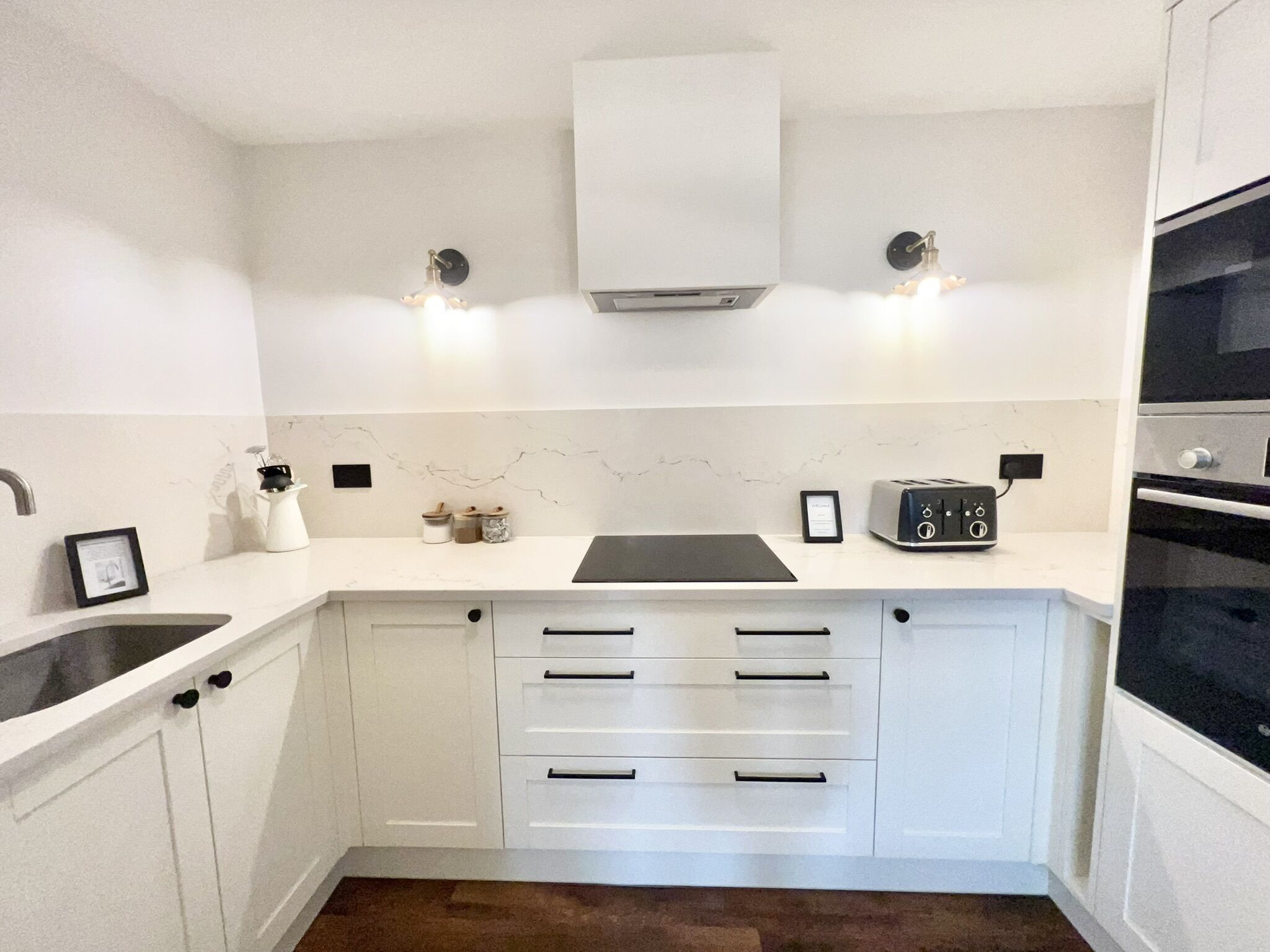 Réfrigérateur, micro-ondes, four, lave-vaisselle