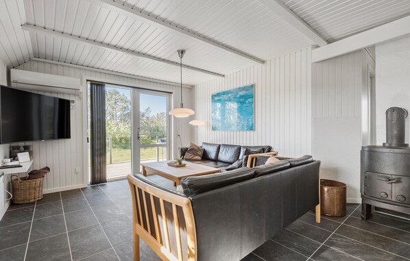 TV, caminetto, lettore DVD