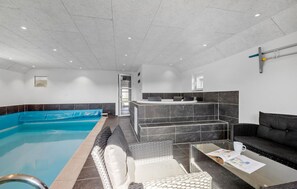Indendørs pool