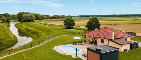 المنشأة من الخارج