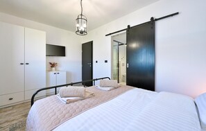 2 bedrooms, in-room safe, travel cot, free WiFi