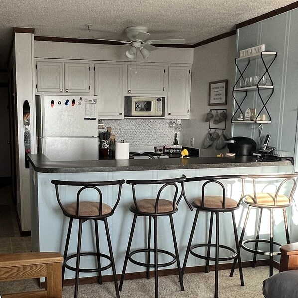 Microwave, dishwasher, coffee/tea maker, cookware/dishes/utensils