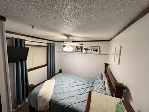 1 多间卧室、熨斗/熨衣板、WiFi、床单