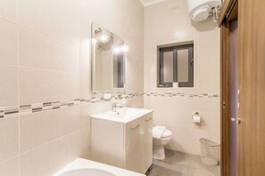 A modern bathroom with a white sink, mirror, and toilet. - Ta'Siku Gozitan villa + Pool & hot tub (Xaghra)