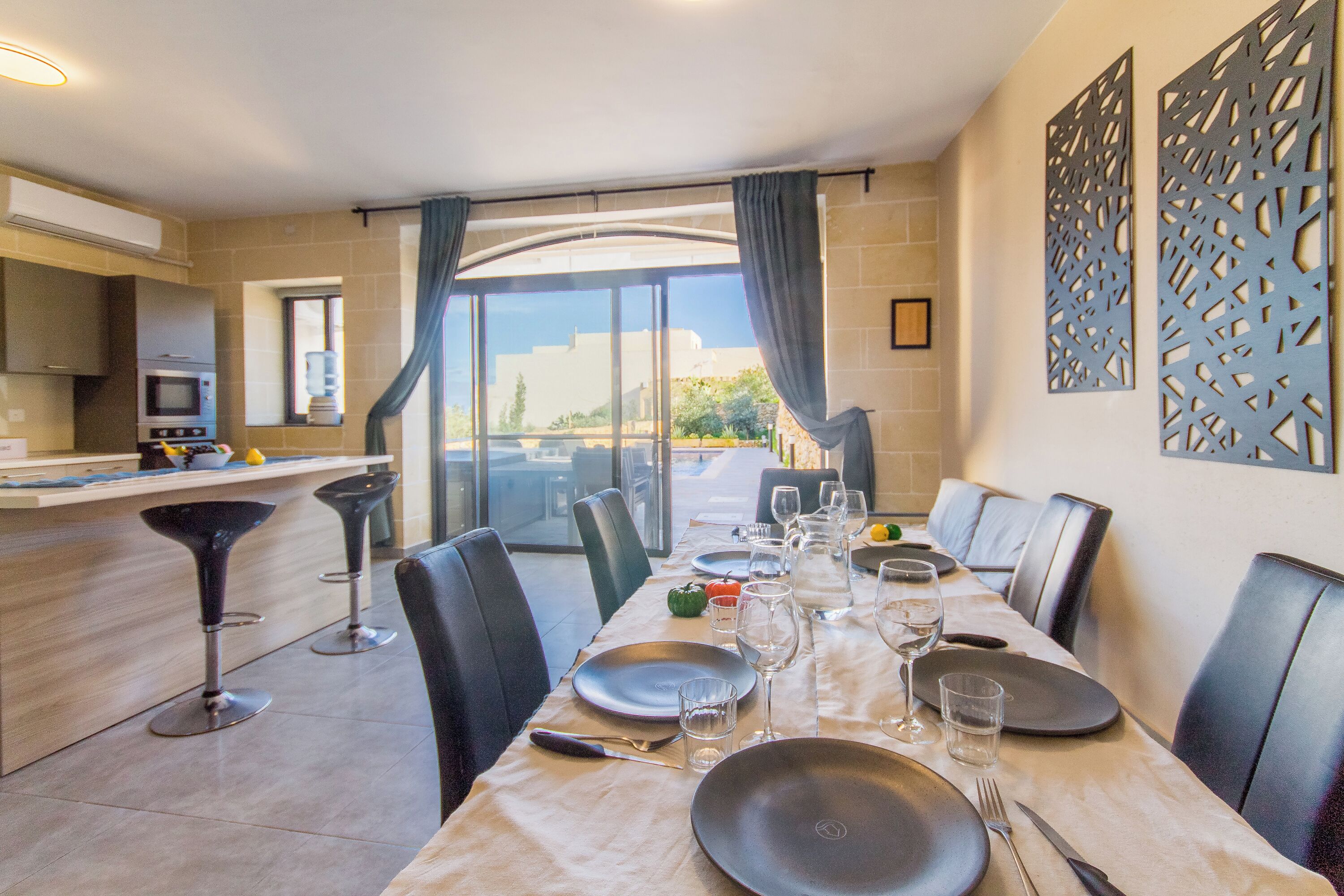 Family House, Multiple Bedrooms (Ta'Siku Gozitan villa + Pool & hot) | Dining