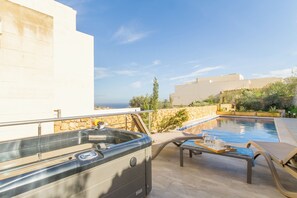 Pool - Ta'Siku Gozitan villa + Pool & hot tub (Xaghra)