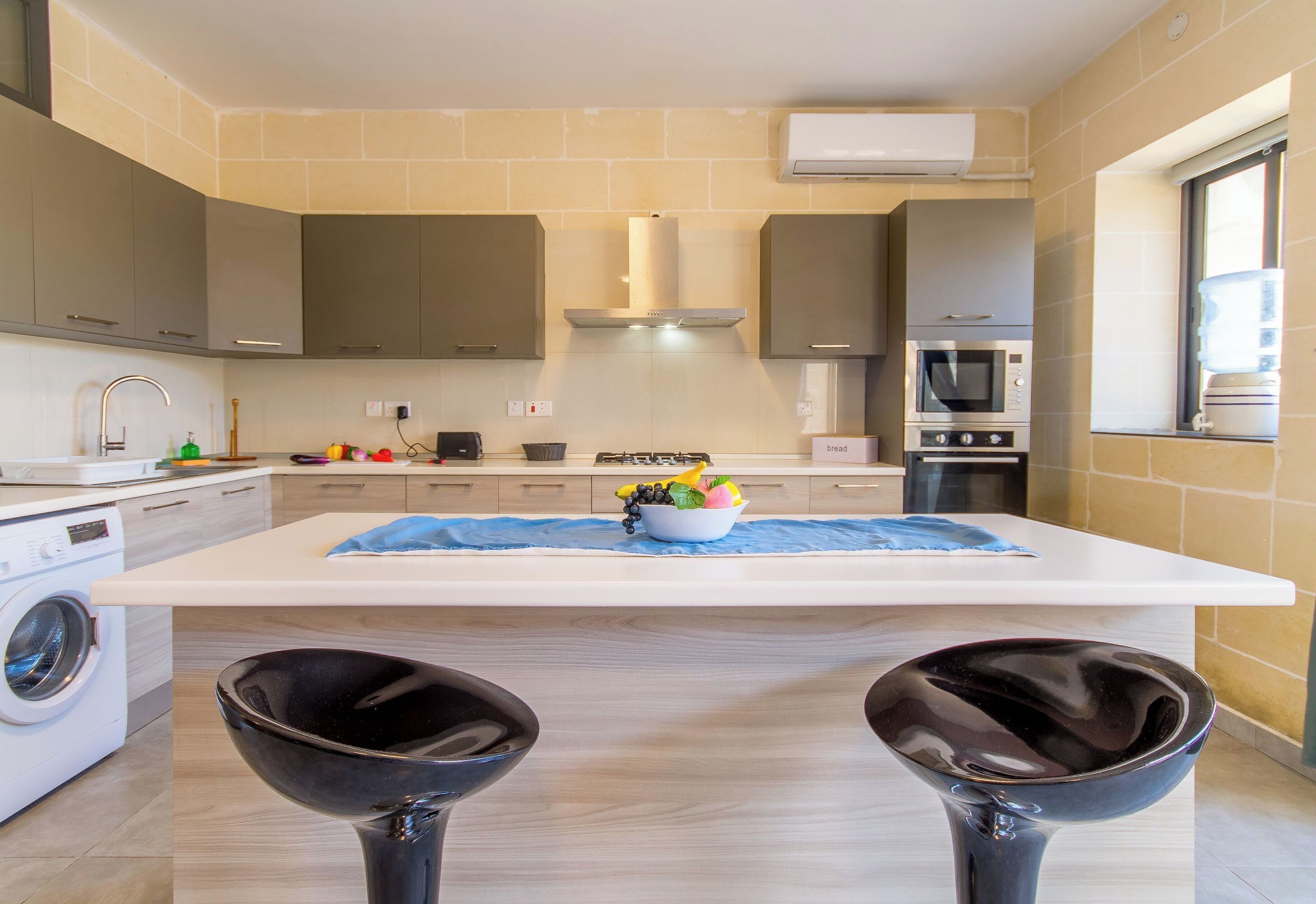 Familienhaus, Mehrere Schlafzimmer (Ta'Siku Gozitan villa + Pool & hot) | Eigene Küche | Kühlschrank, Mikrowelle, Ofen, Herdplatte
