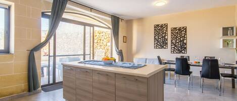 Family House, Multiple Bedrooms (Ta'Siku Gozitan villa + Pool & hot) | Interior