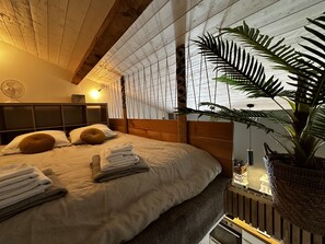 2 bedrooms, iron/ironing board, free WiFi, bed sheets