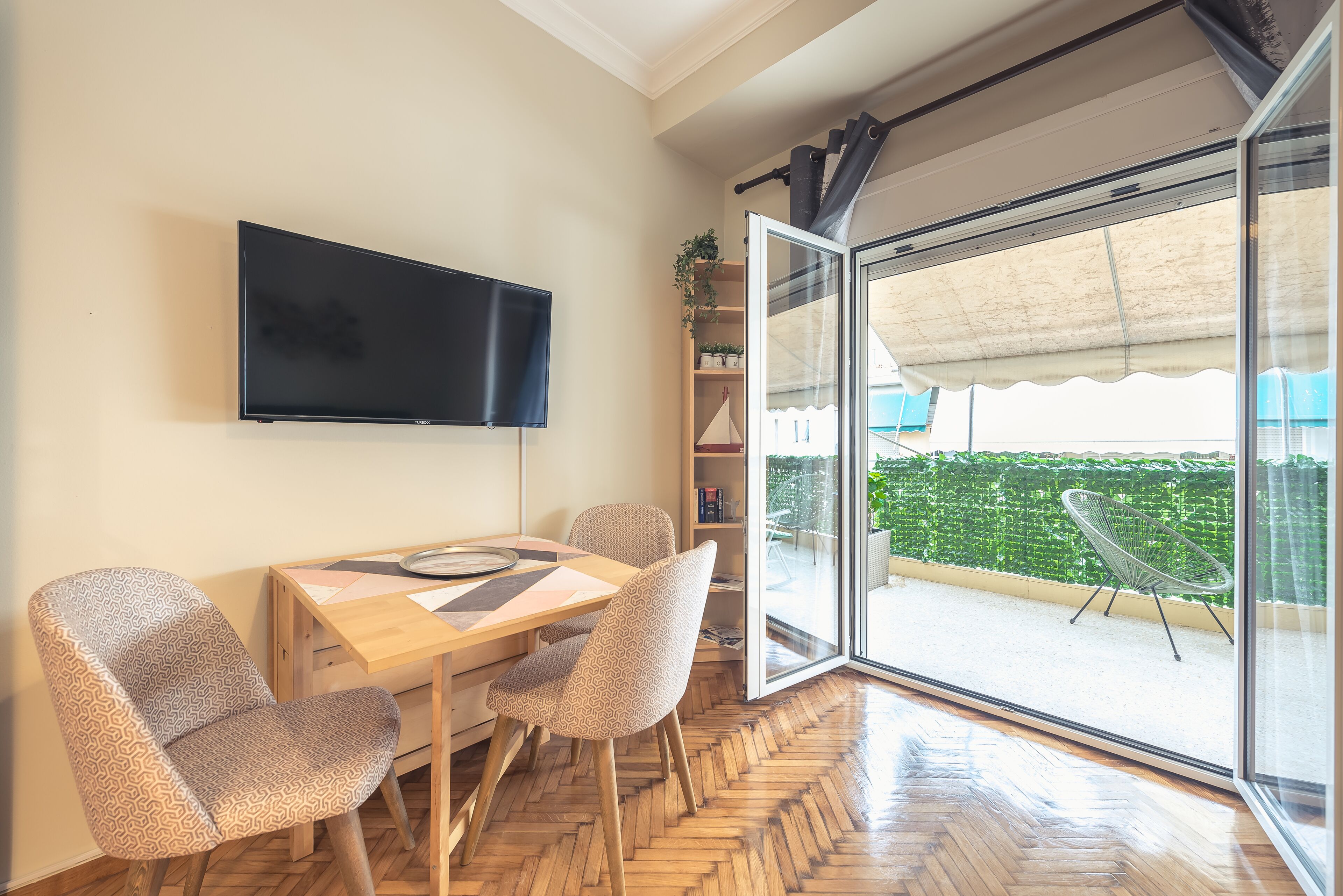 City Room | Desk, laptop workspace, free WiFi