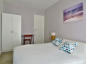3 bedrooms, desk, iron/ironing board, free WiFi