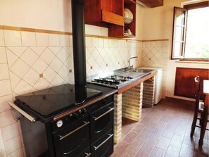Fridge, oven, coffee/tea maker, coffee grinder - House (Marina di Montemarciano)