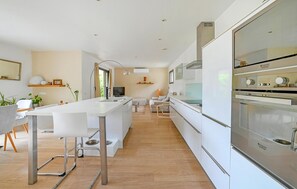 Réfrigérateur, four, lave-vaisselle