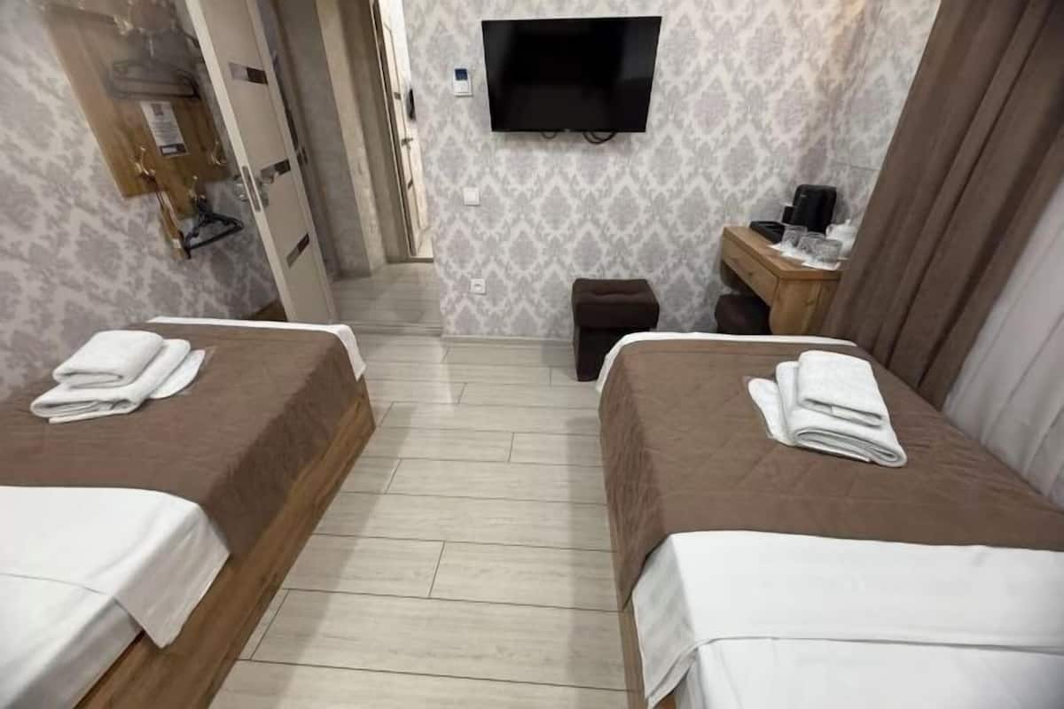 Premium bedding, desk, blackout curtains
