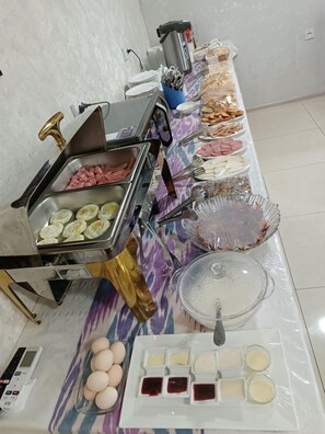 Free daily buffet breakfast