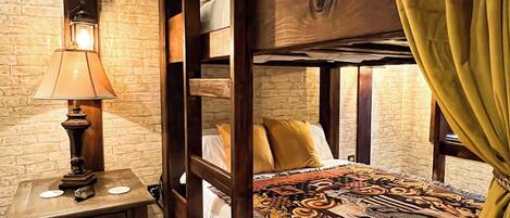 8 bedrooms, desk, iron/ironing board, free WiFi