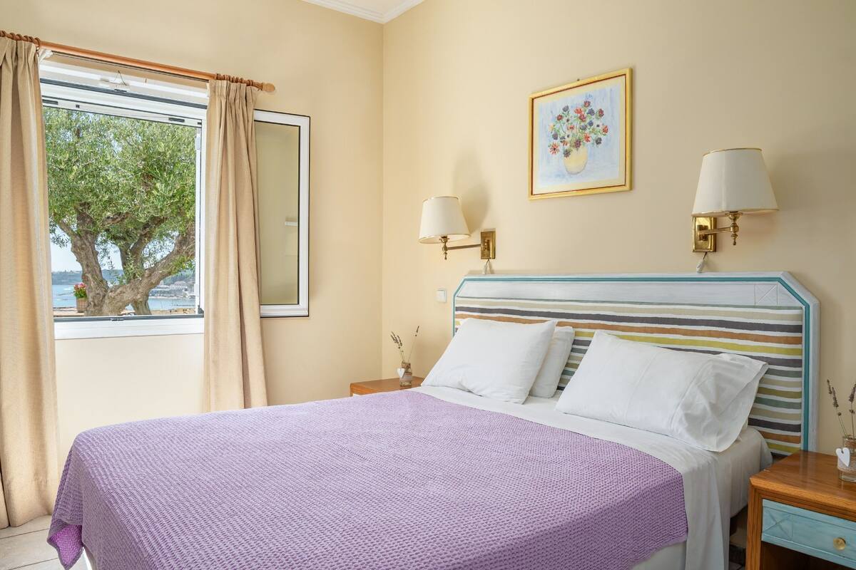2 bedrooms, in-room safe, iron/ironing board, free WiFi