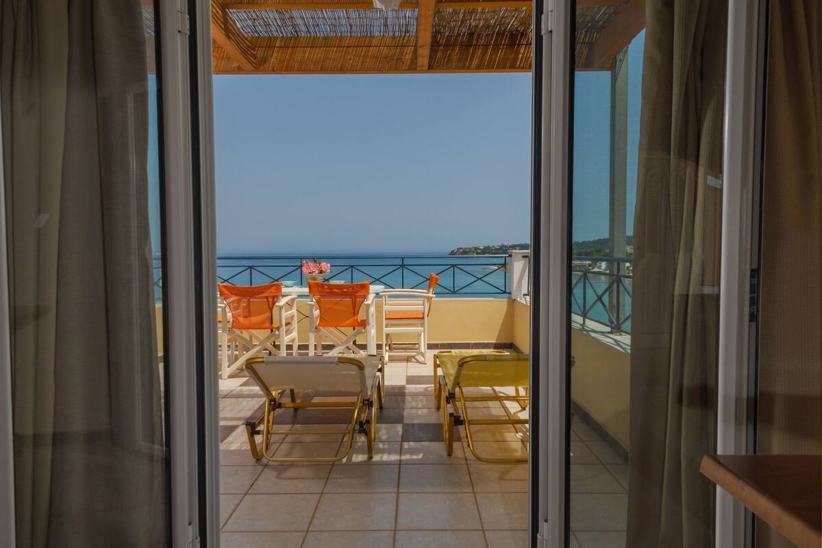 2 bedrooms, in-room safe, iron/ironing board, free WiFi
