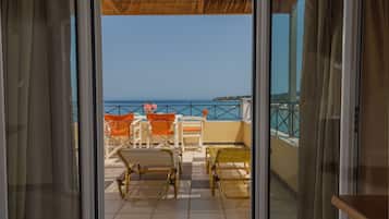 Apartamento família | Cofres nos quartos, ferros/tábuas de passar roupa, Wi-Fi de cortesia