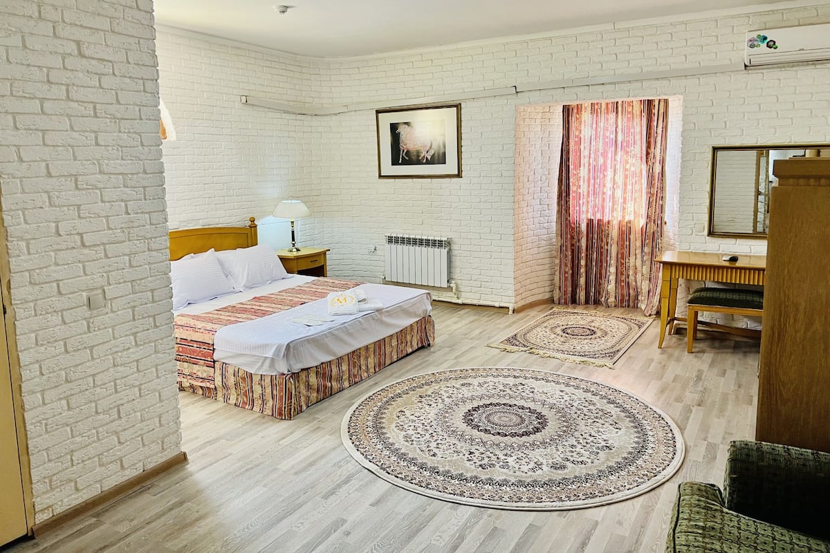 Comfort-huone | 1 makuuhuone, tallelokero huoneessa, silitysrauta/-lauta, ilmainen Wi-Fi