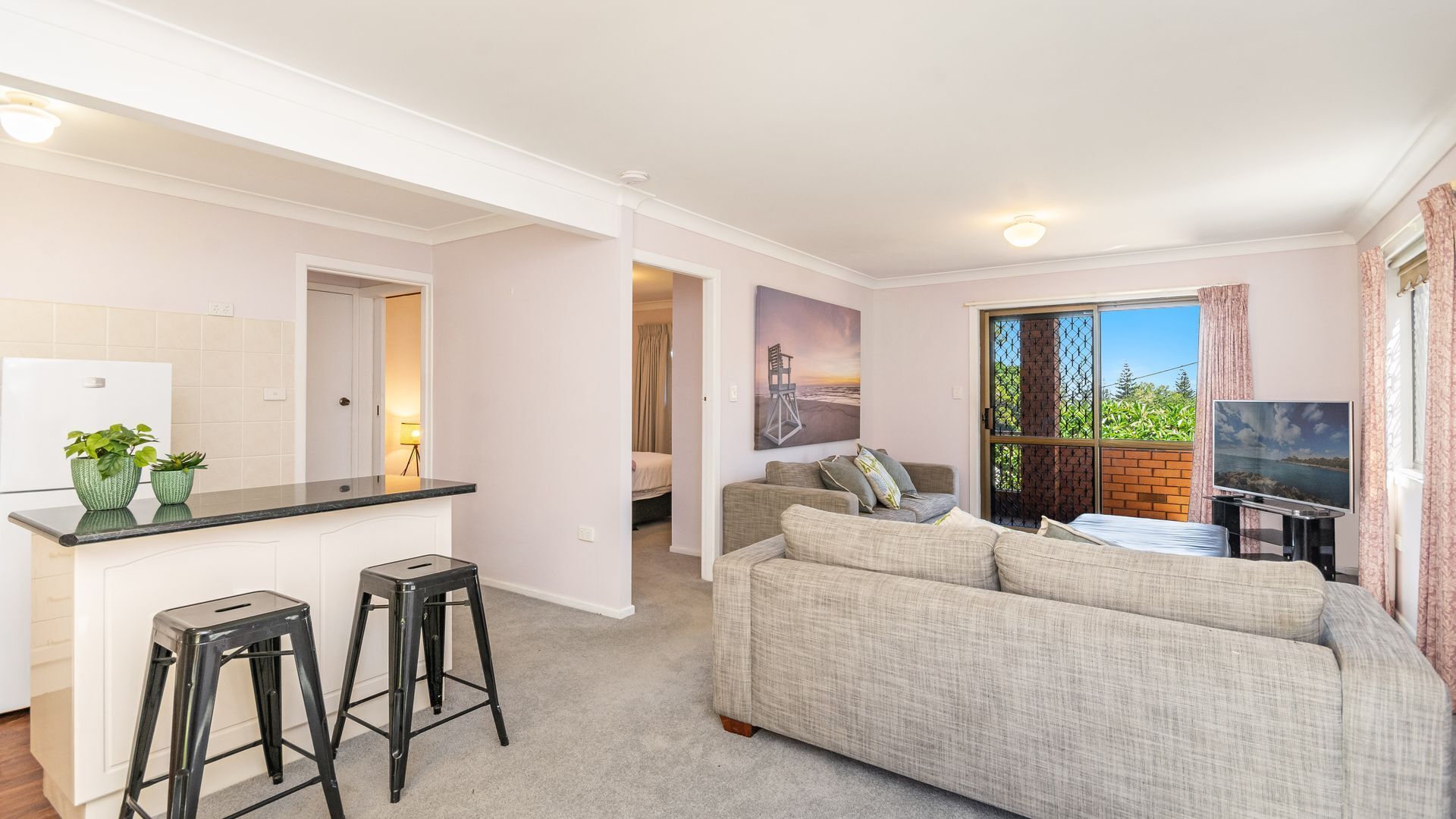 High On Hill - Big, Bold & Beautiful - Holiday Yamba - Yamba