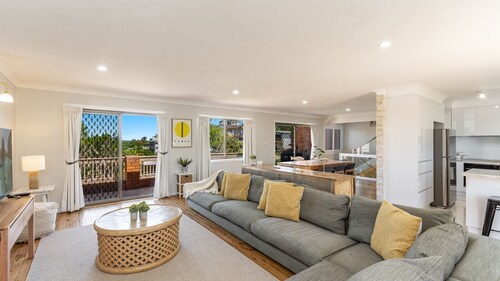 High ON Hill - Big, Bold & Beautiful - Holiday Yamba