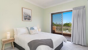 5 bedrooms, internet, bed sheets