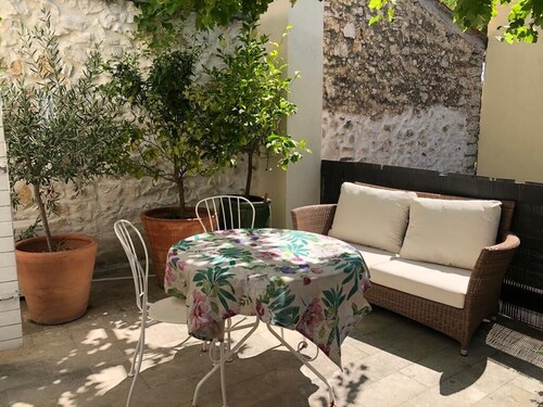 Charming house in the heart of the village with leafy courtyard garden & terrace