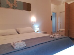3 Schlafzimmer, Zimmersafe, Schreibtisch, Bügeleisen/Bügelbrett