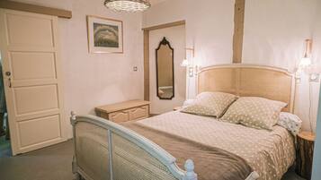 1 habitación, tabla de planchar con plancha, wifi y ropa de cama