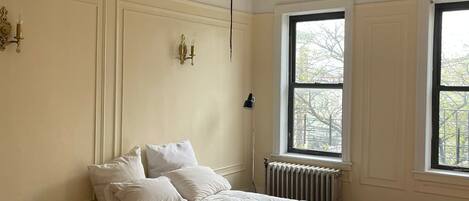 1 bedroom, desk, free WiFi, bed sheets