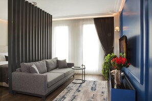 GR Block Studio Apartment | Living area | 55-inch Smart TV with satellite channels, TV, heated floors - GARLON RESIDENCE (Istanbul)