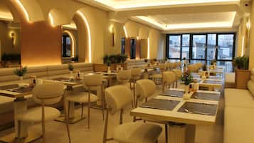 Der serveres morgenmad, frokost og aftensmad