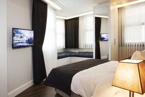 GR Block Two Bedroom Apartment | Egyptian cotton sheets, premium bedding, in-room safe, desk