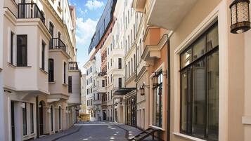 Vista frontal de la propiedad