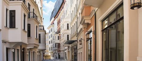 Vista frontal de la propiedad